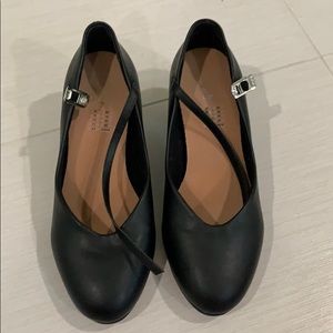 Bloch character shoes Sz 6.5 like new